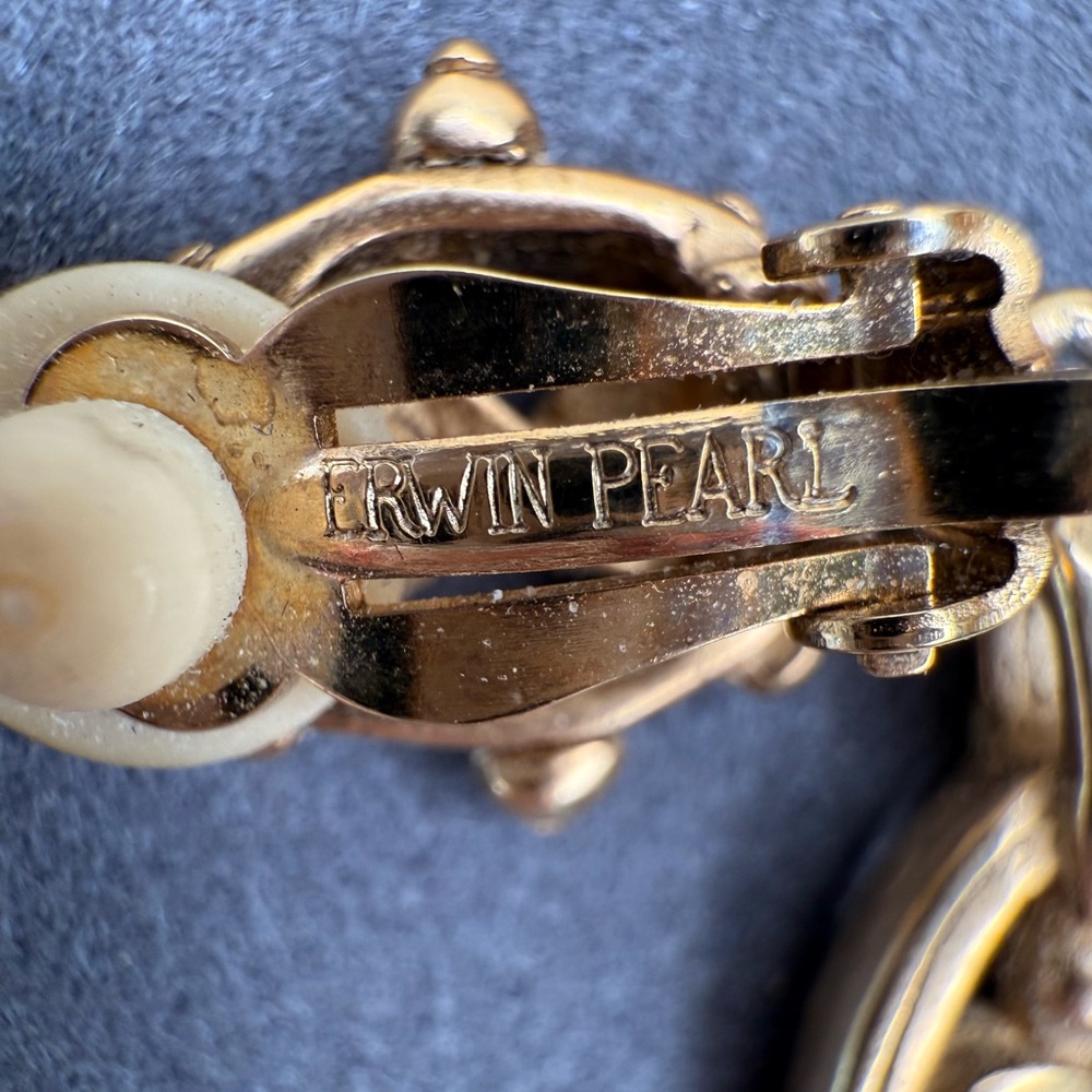 Vintage Erwin Pearl Gold Tone Clip-On Dangle Earrings Fleur-de-Lis Baroque 80s - Picture 7 of 7